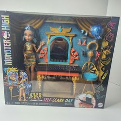 Mattel - Monster High Cleo De Nile Self-Scare Day Doll and Playset [New Toy] P