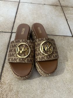 Michael Khors 5.5 Size M
