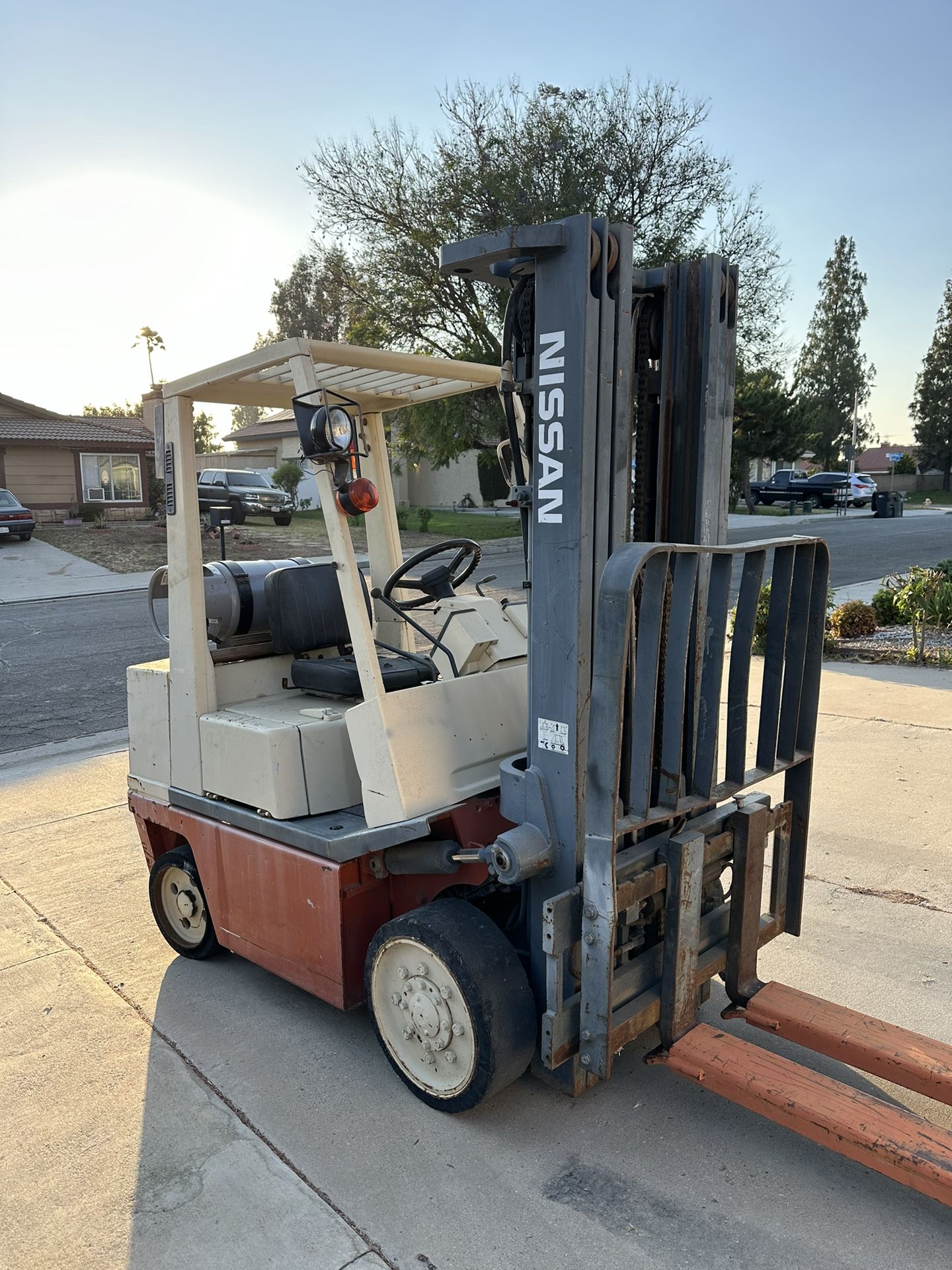 Nissan forklift 4400 lbs capacity three Stages with extension