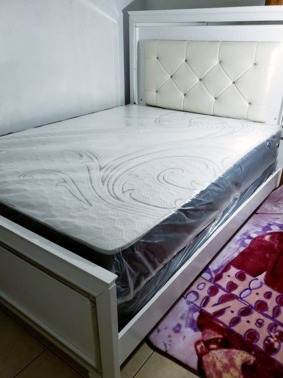 NEW QUEEN MATTRESS. Bed frame is not available. Take it home the same day ๐