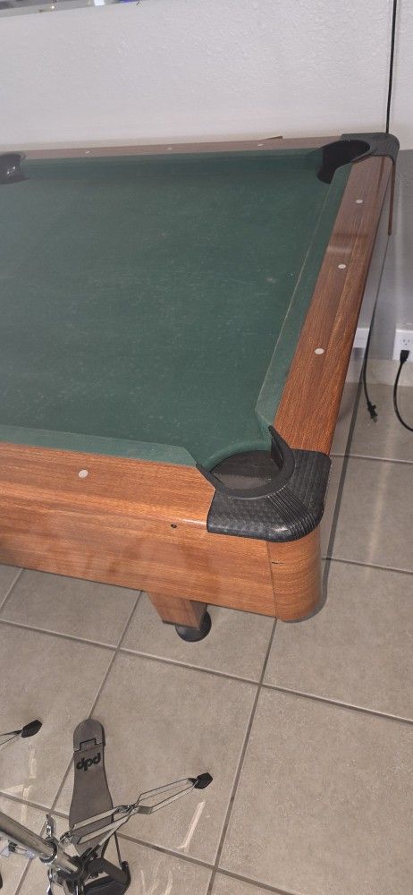 Pool Table π± Good Condition (NO Scratches )like New