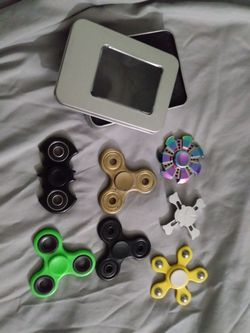 7 fidget spinners