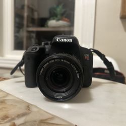 Canon EOS Rebel T7I DSLR