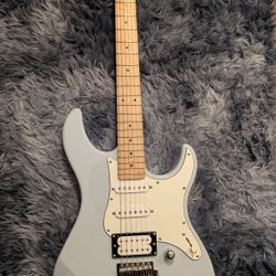 Yamaha Pacifica Electric Guitar Set with Amp and Effects Processor 