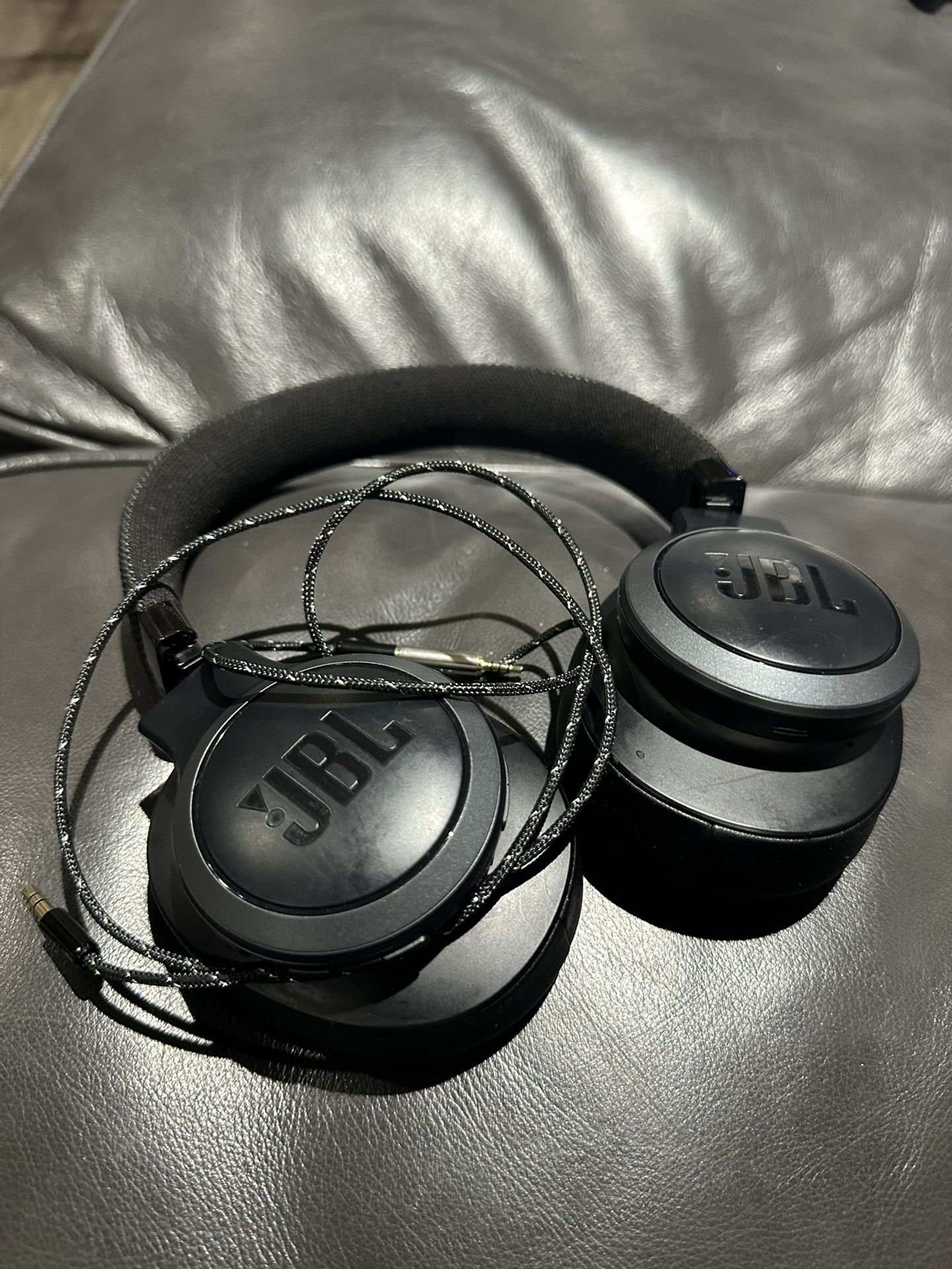 JBL live 500 Bluetooth Headphones With Option of Cord
