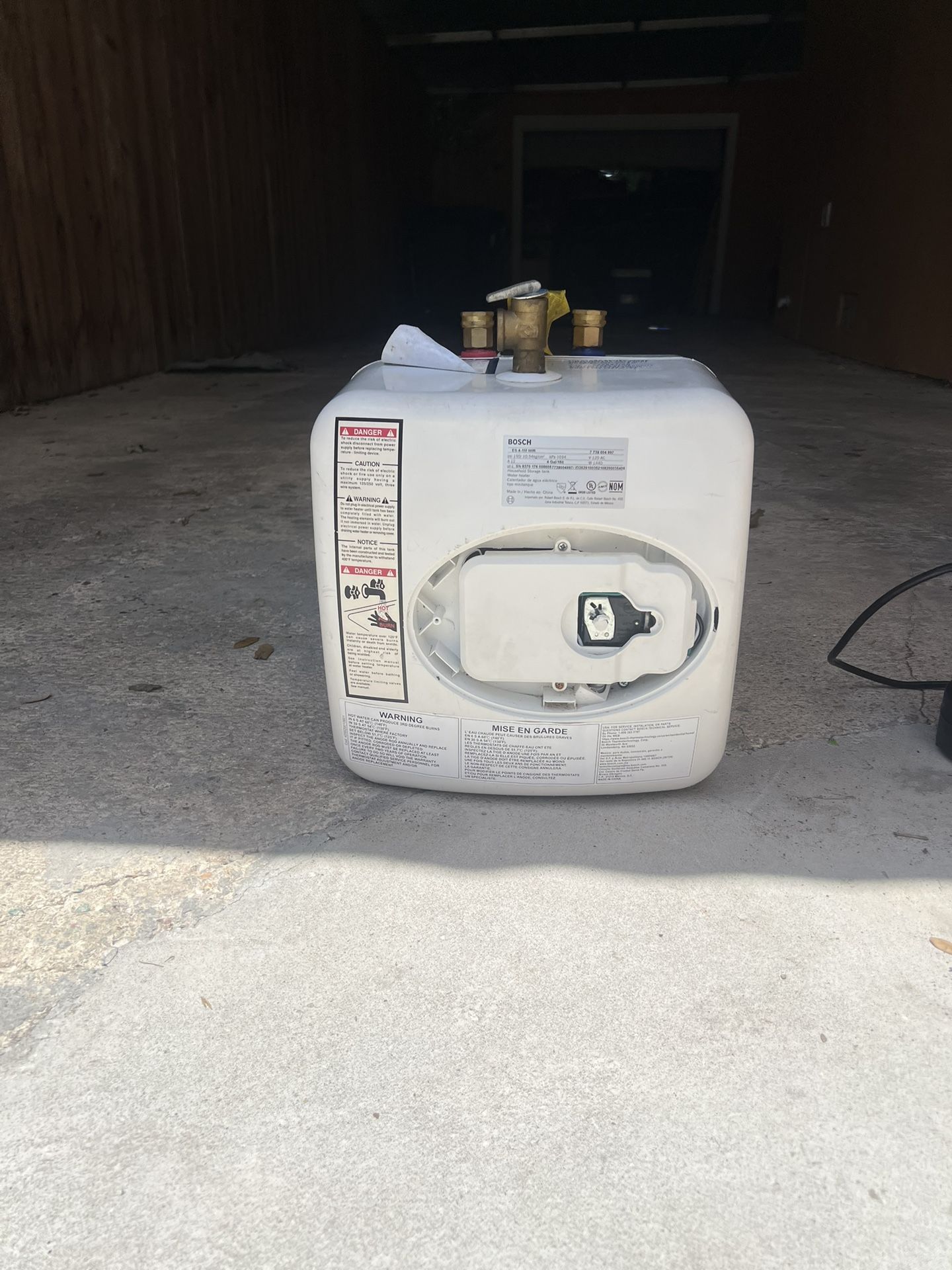 Bosch Electric Mini-Tank Water Heater Tronic 3000 T 4-Gallon (ES4) - Eliminate Time for Hot Water - Shelf, Wall or Floor Mounted