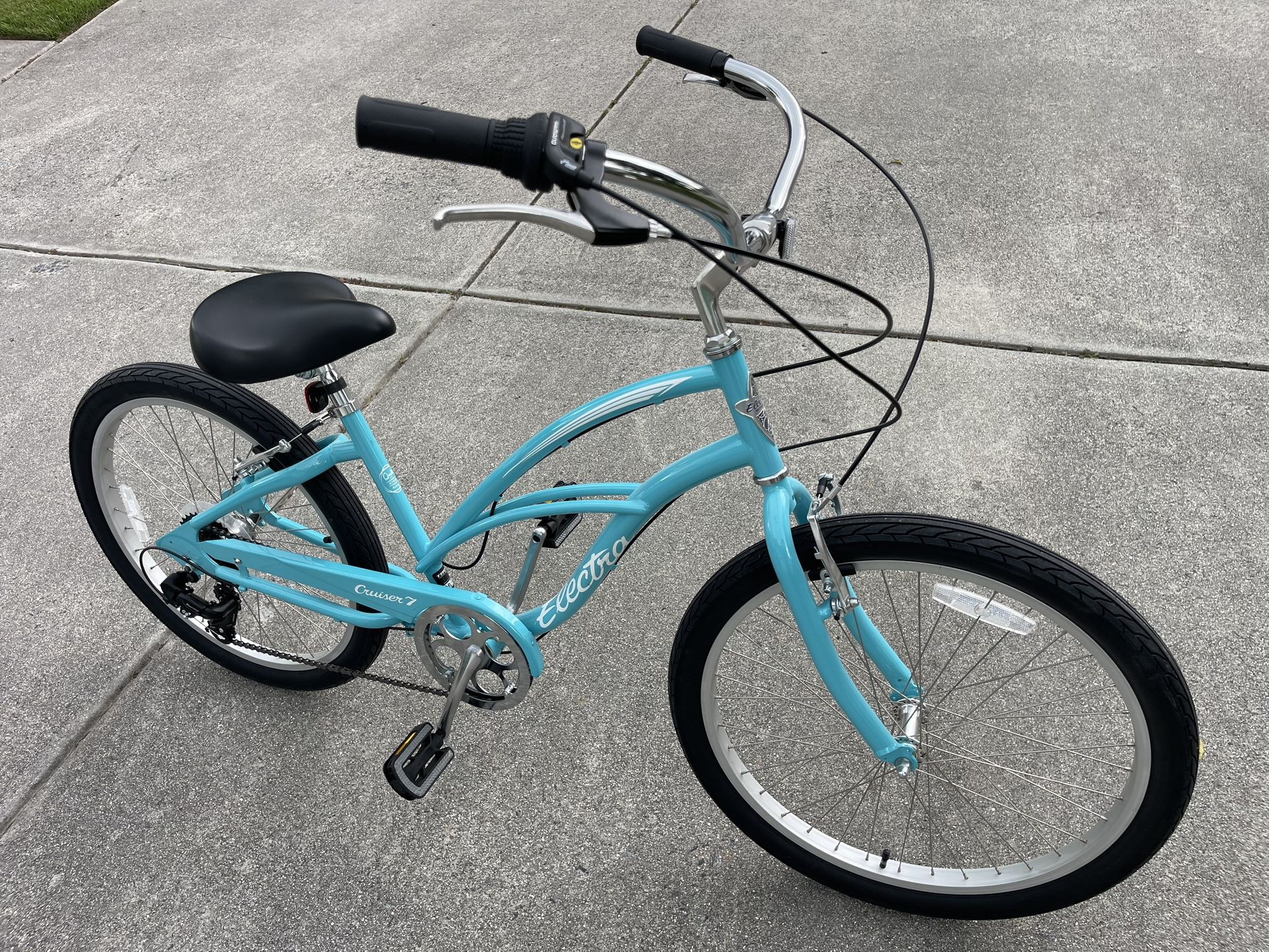 Electra Cruiser 7 - 7-speed Beach Cruiser Bike 24” Wheels