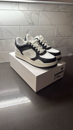 Alo shoes Size 10.5 Mens 