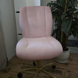 Vanity Chair/ Office Chair Pink Velvet / Almost New 