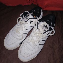 Mens Addidas Tennis Shoes  Size 8 1/2 For $35