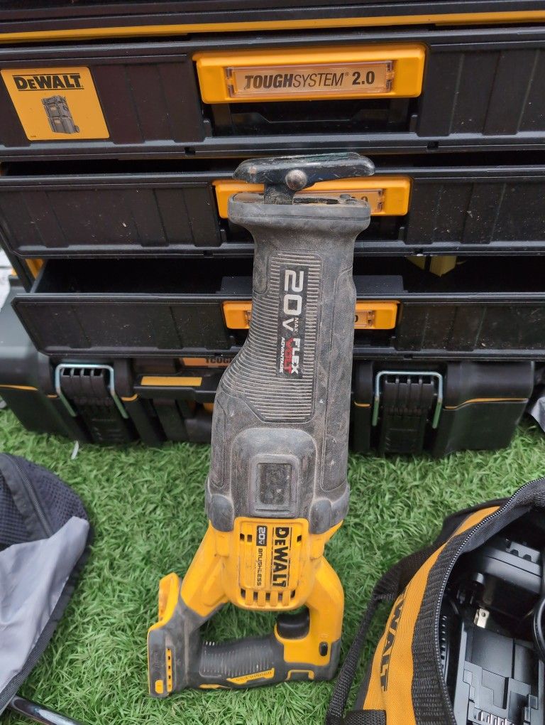 DEWALT
20V MAX Lithium Ion Cordless Brushless Reciprocating Saw with FLEXVOLT ADVANTAGE (Tool Only)