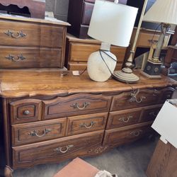 🥰VINTAGE FRENCH PROVINCIAL 7  DRAWER DRESSER DRESSER-SOLID WOOD🥰