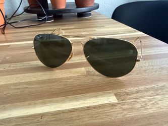 Raybans Aviators gold frame