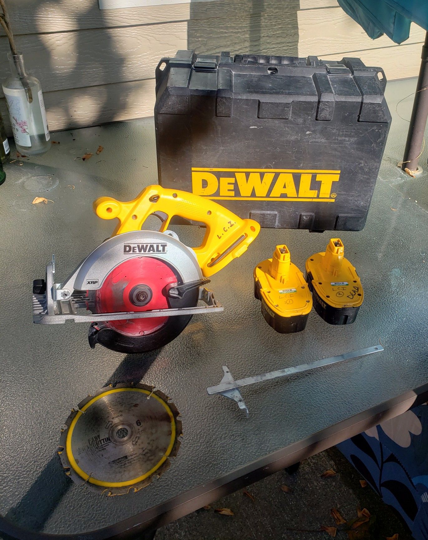 DeWalt DC390 Circular Saw/ 2 Saw Blades/ 2 Dead Dewalt Batteries/ Case and Accessory
