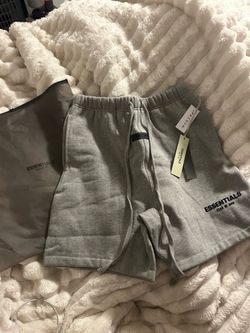 Men’s small Dark oatmeal essentials shorts