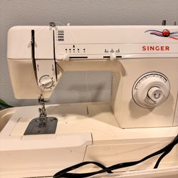 Singer Sewing Machine 