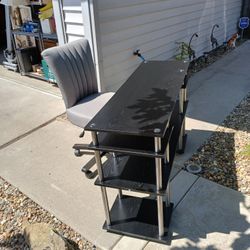 Desk/Chair! Must Go!