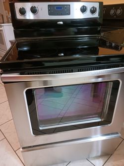 stove Stainlees Steel Whirlpool Clean Everything Work with warranty $ 330