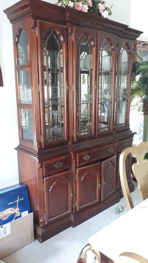 China Hutch - Very Good Condition 