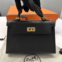 ✨ Mini Kelly Black – Gold Hardware ✨