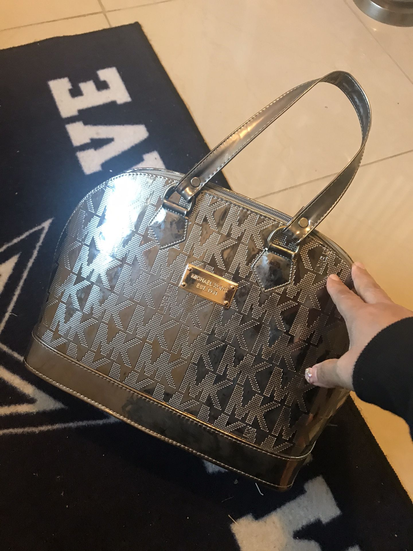New MK purse and wallet price is firm