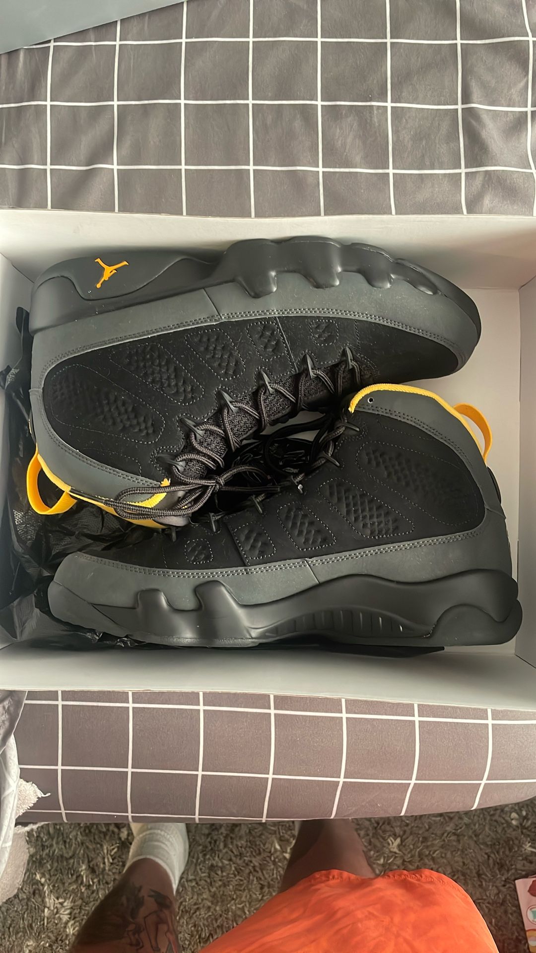 🔥 Jordan 9 “University Gold” Size 10 – Like New – $140