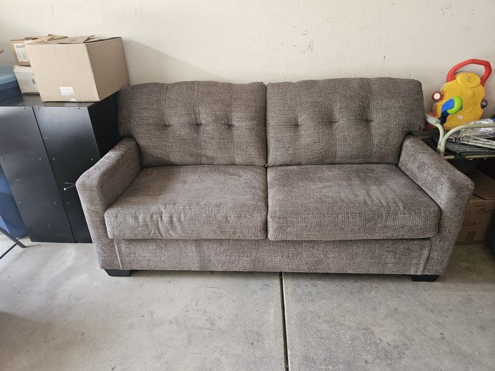 Broyhill 2 Seater Couch