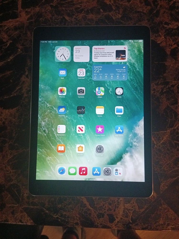 Apple iPad Pro 9.7" - A1673- 128GB - - WiFi iOS 16.7.11