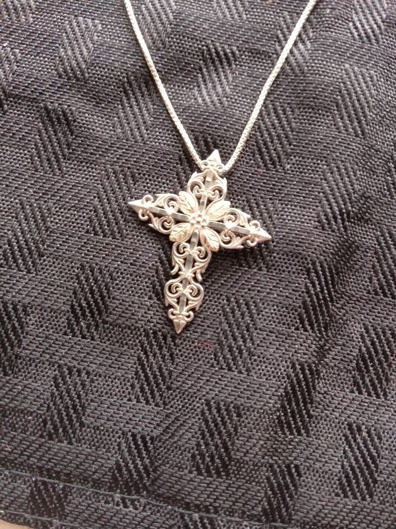 Tri Pendant .. Pendant Is Made Of 10k Yellow Gold, 10k Rose Gold and 925 Sterling Silver Comes With 925 Chain and Box.. Great Peice