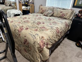California King Bedspread Set – Sage Green & Lavender Roses
