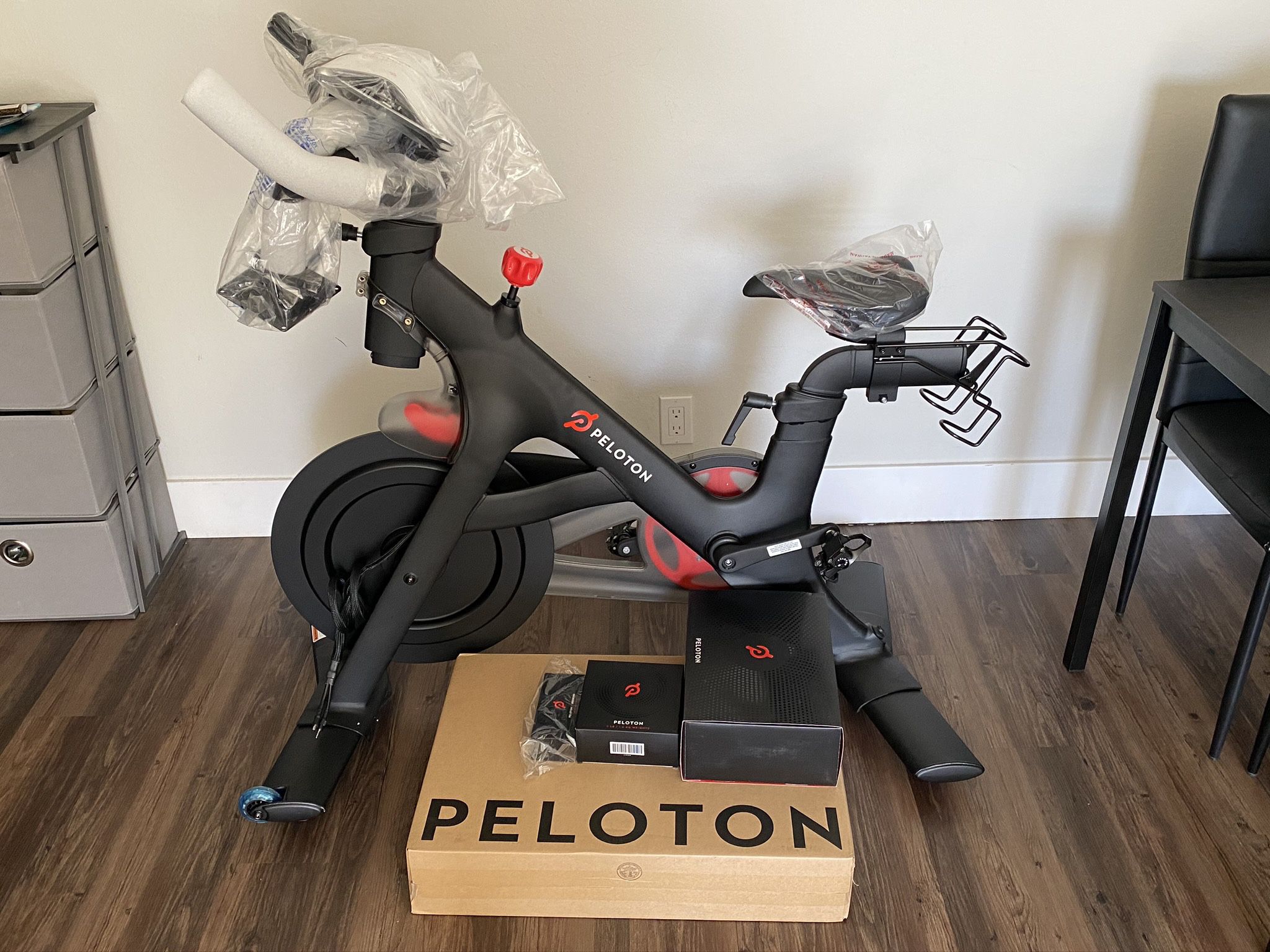 New 2023 Original Peloton (w/ shoes/weights/earbuds) - used ZERO times