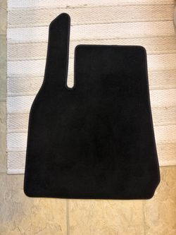 Tesla Model Y floor mats - like new