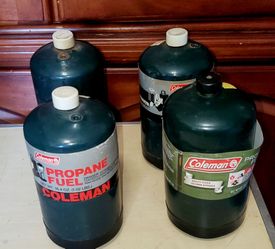 4 Coleman 1lb propane tanks