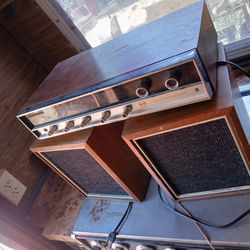 VINTAGE PANASONIC STEREO RECIEVER WITH SPEAKERS!!! 250$