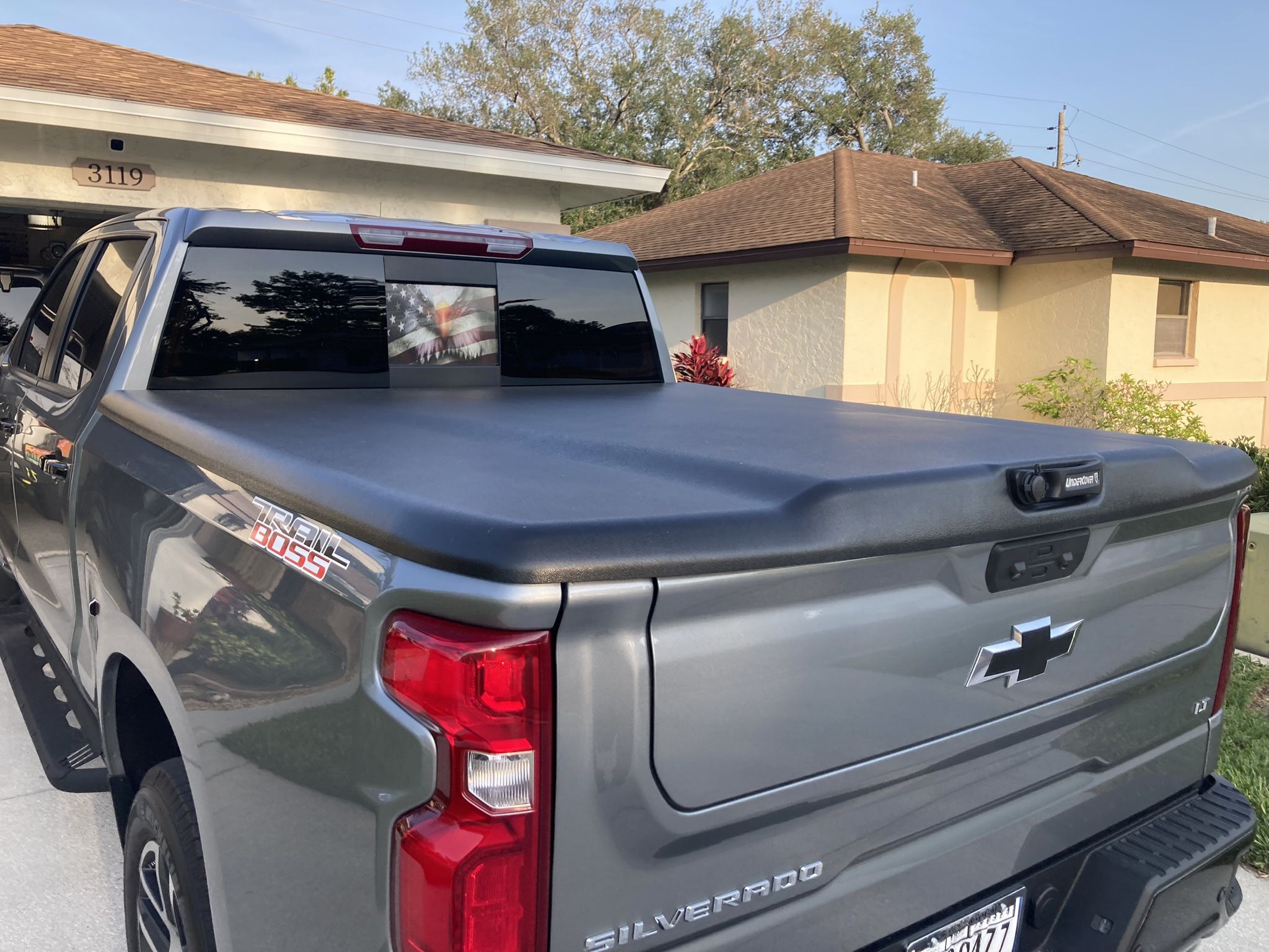 Undercover Elite Tonneau Cover 19-24 Silverado