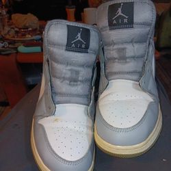 Nike Air Jordan 1 mid smoke light gray
