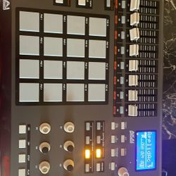AKAI PROFESSIONAL 