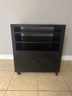 Mueble para sala o cuarto con ruedas