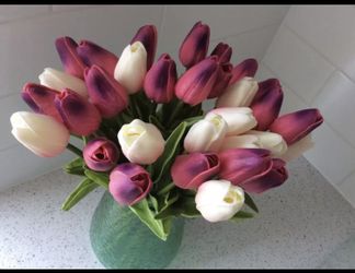 Artificial tulips