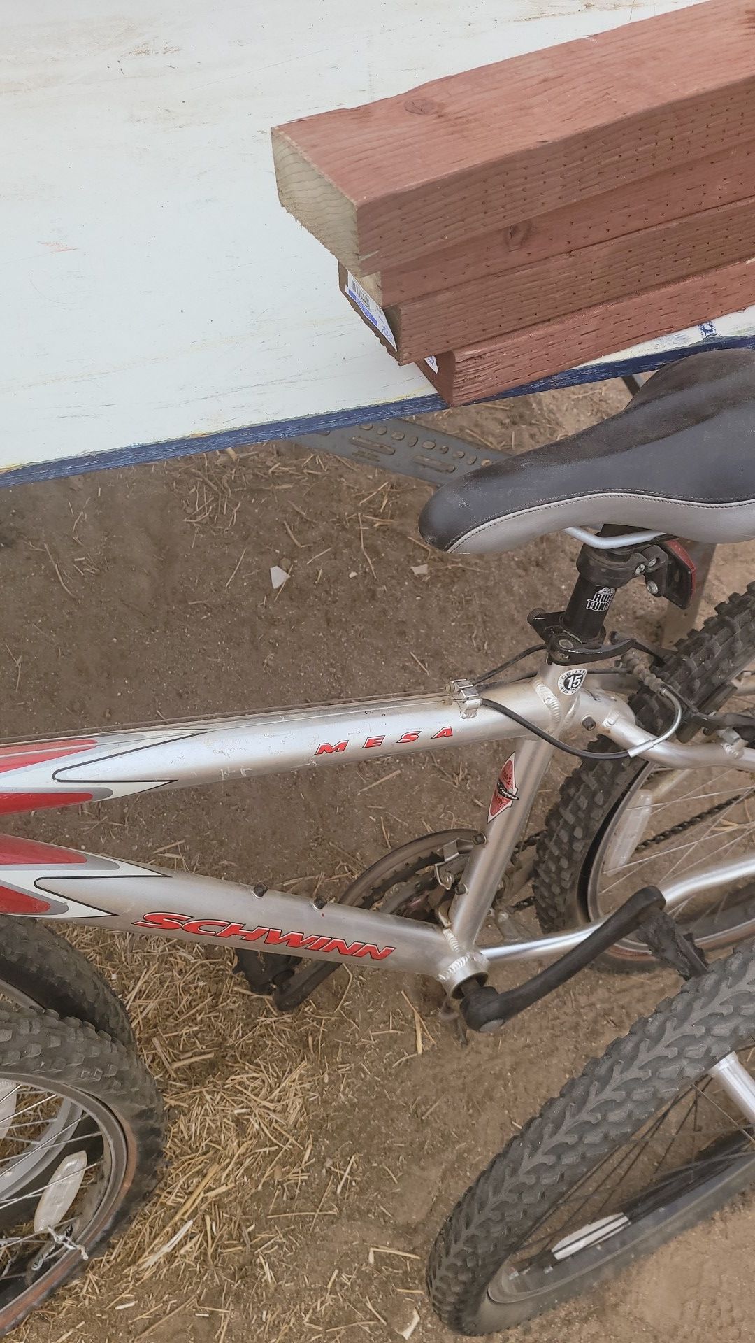 3 bikes SCHWINNN needs tires only in good condition