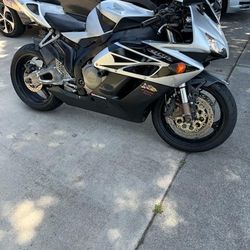 Honda CBR 1000 RR MOTORCYCLE.