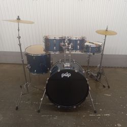 COMPLETE PDP ENCORE BY DW 5 PIECE (22-16-14-12-10) SINGLE PEDAL AND CYMBALS...