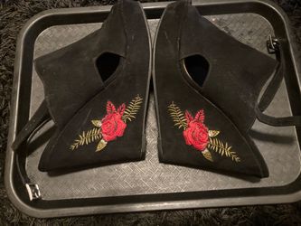 CHINESE LAUNDRY SUEDE EMBROIDERED ROSE DESIGN WEDGE HEELS $10 IF AD IS UP IT IS AVAILABLE