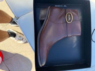Coach Dylan boots 6.5