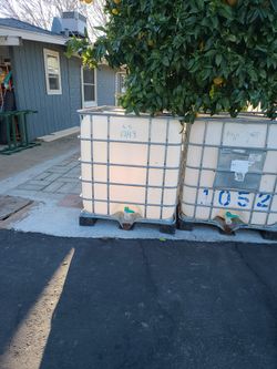 Liquid Tank Container (275 Gallon)