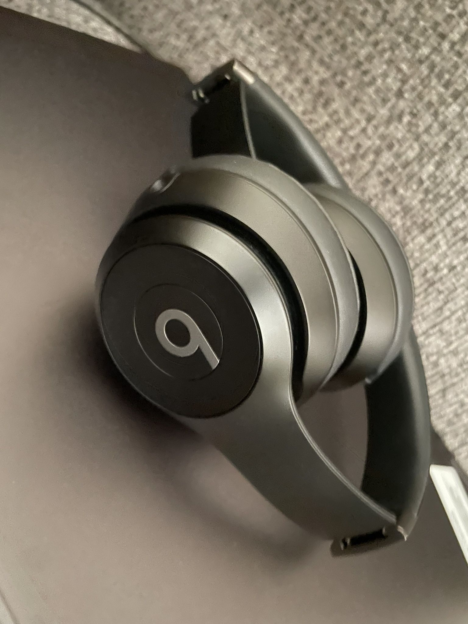 BEATS SOLO 4