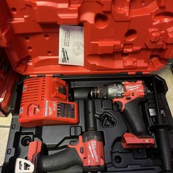 Milwaukee Drill Set 