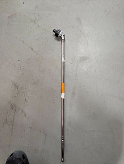 Used Husky 1/2 in. Drive 24 in. Ratcheting Breaker Bar.