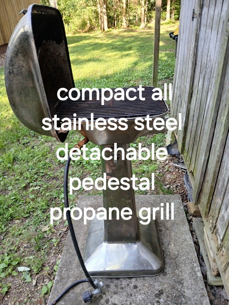 Compact Stainless Steel Masterbuilt Detachable Pedestal Propane Grill 