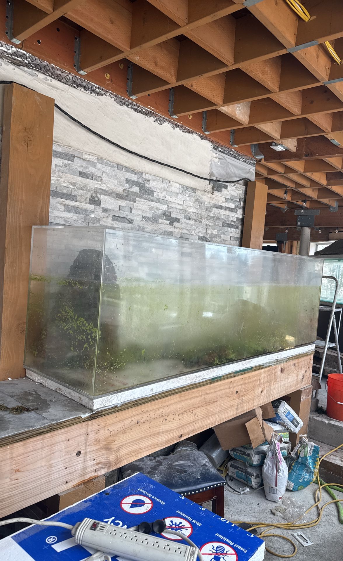 Fish Tanks 280+